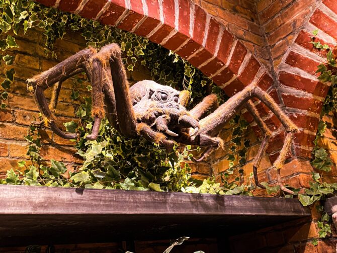 Harry Potter Store New York - Aragog - Magical Creatures Plush Toys & Games Shop