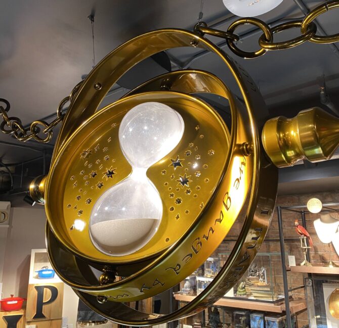 Harry Potter Store New York - Gold Time Turner - Jewelry Shop