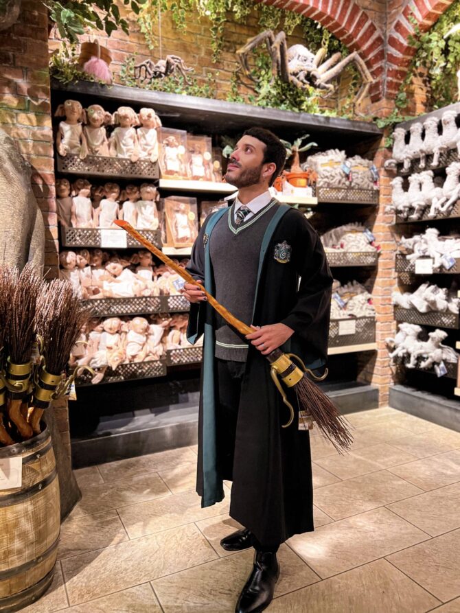 https://www.mekovalentino.com/wp-content/uploads/2022/08/Harry-Potter-Store-New-York-Plush-Toys-Games-Broomstick-Slytherin-Robe-Cosplay-scaled-e1660087966802.jpg