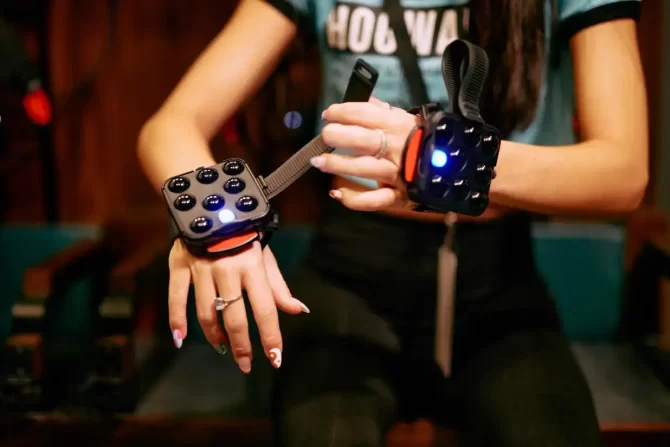 Harry Potter Store New York VR Gear - Hand Sensors | Photo: Courtesy of Warner Bros